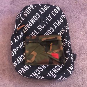 NWT Herschel logo knapsack